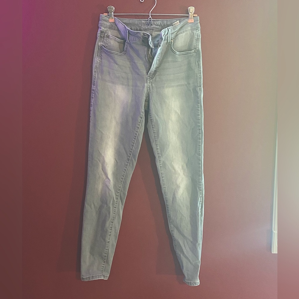 Maurice’s High Rise Grey Jeans- Size 6